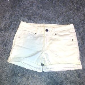 american eagle women’s white shorts